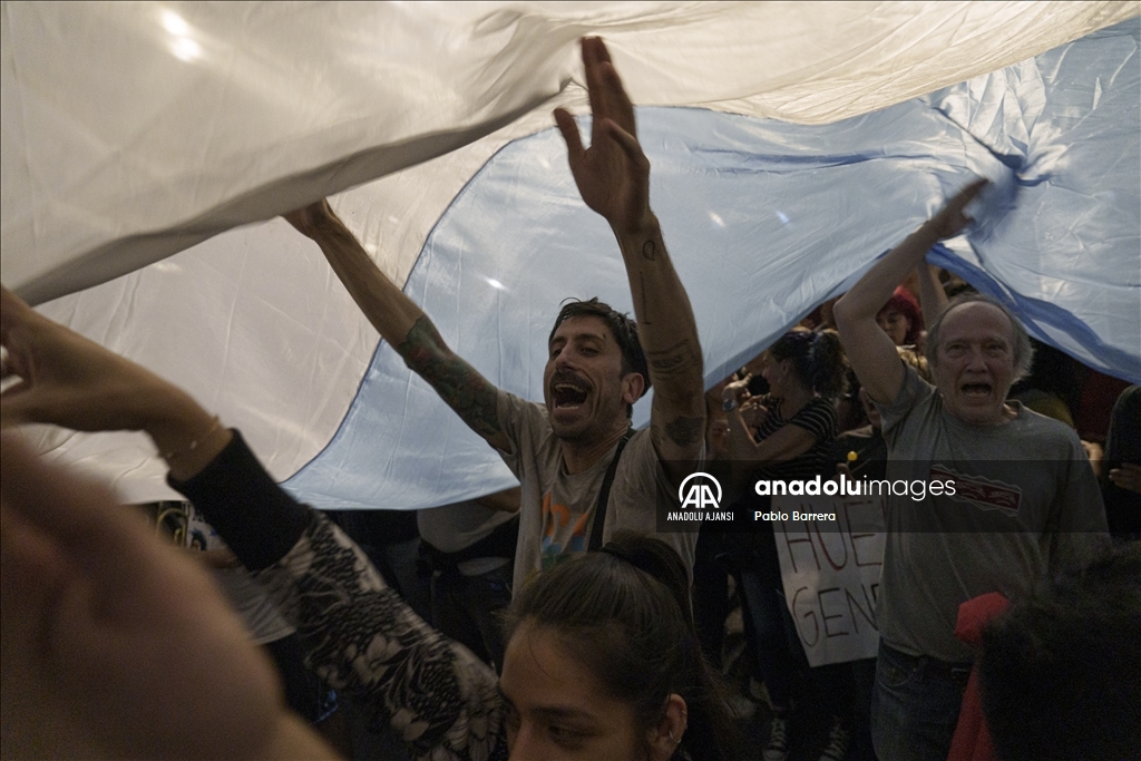 Arjantin'de yeni seçilen Javier Milei hükümetine karşı ilk protesto gerçekleştirildi
