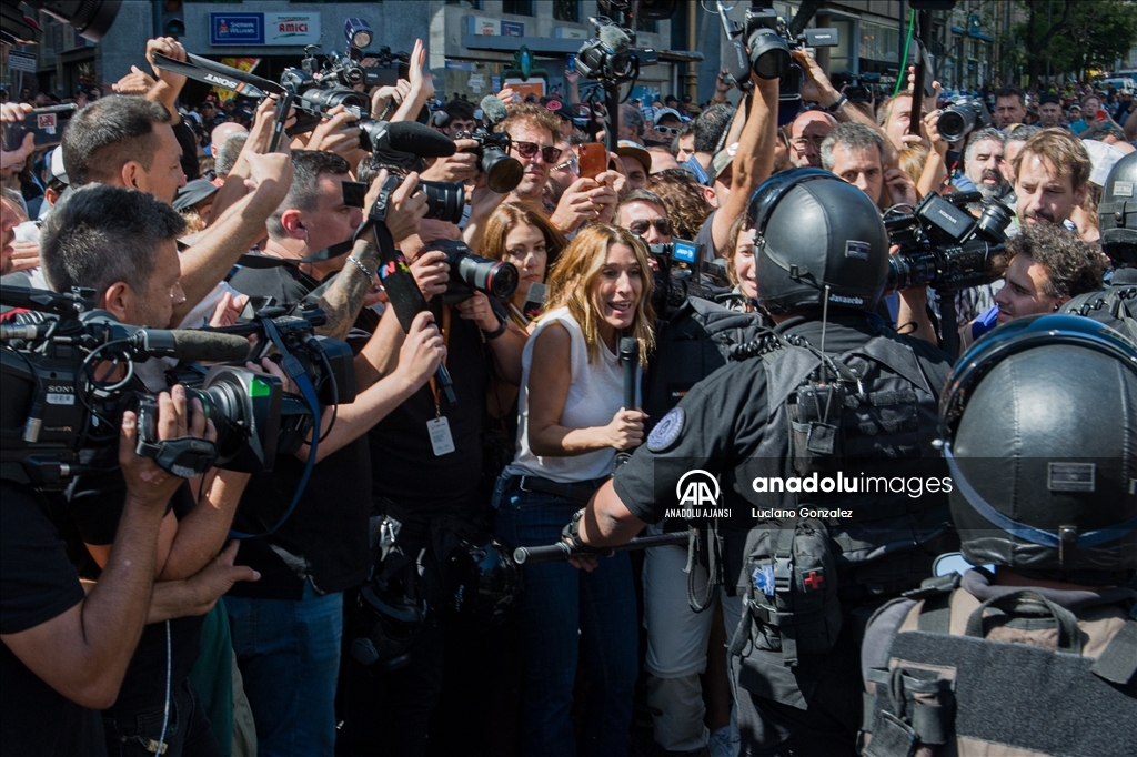 Arjantin'de yeni seçilen Javier Milei hükümetine karşı ilk protesto gerçekleştirildi