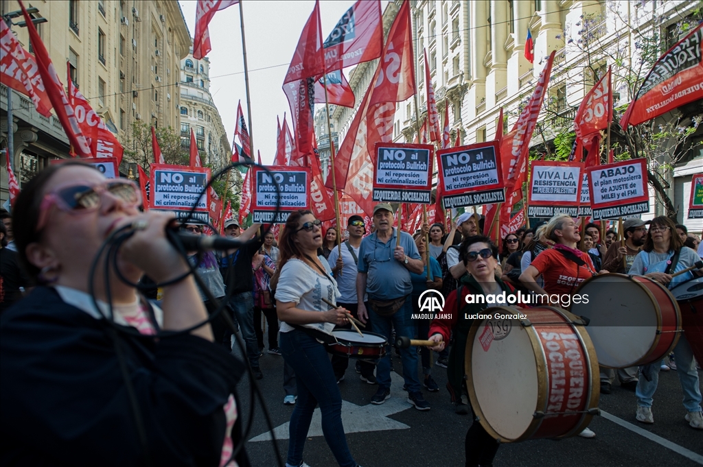 Arjantin'de yeni seçilen Javier Milei hükümetine karşı ilk protesto gerçekleştirildi
