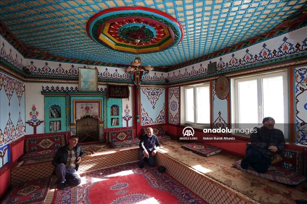 Ahşap işlemeli 150 yıllık köy odalarında buluşma geleneği sürdürülüyor