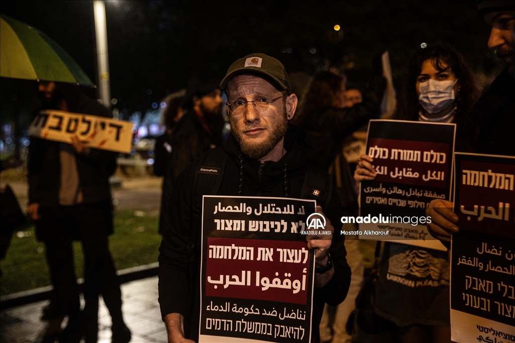 Gazze'deki katliama karşı çıkan İsrailli aktivistler, Tel Aviv'de gösteri düzenledi