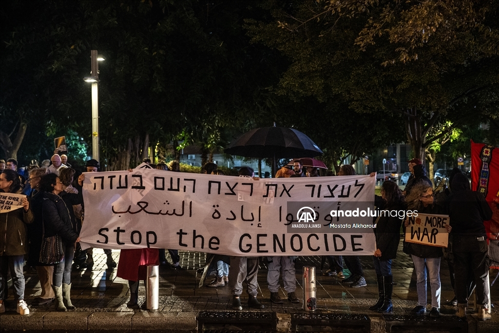 Gazze'deki katliama karşı çıkan İsrailli aktivistler, Tel Aviv'de gösteri düzenledi