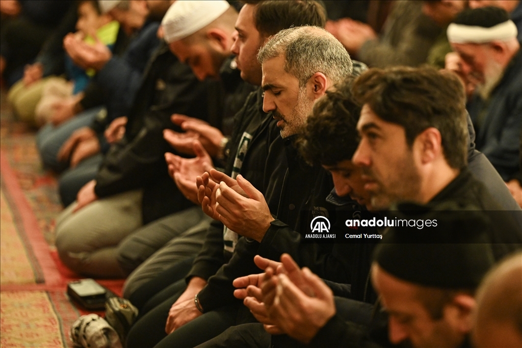 İstanbul’daki camilerde şehit Mehmetçikler için dua edildi