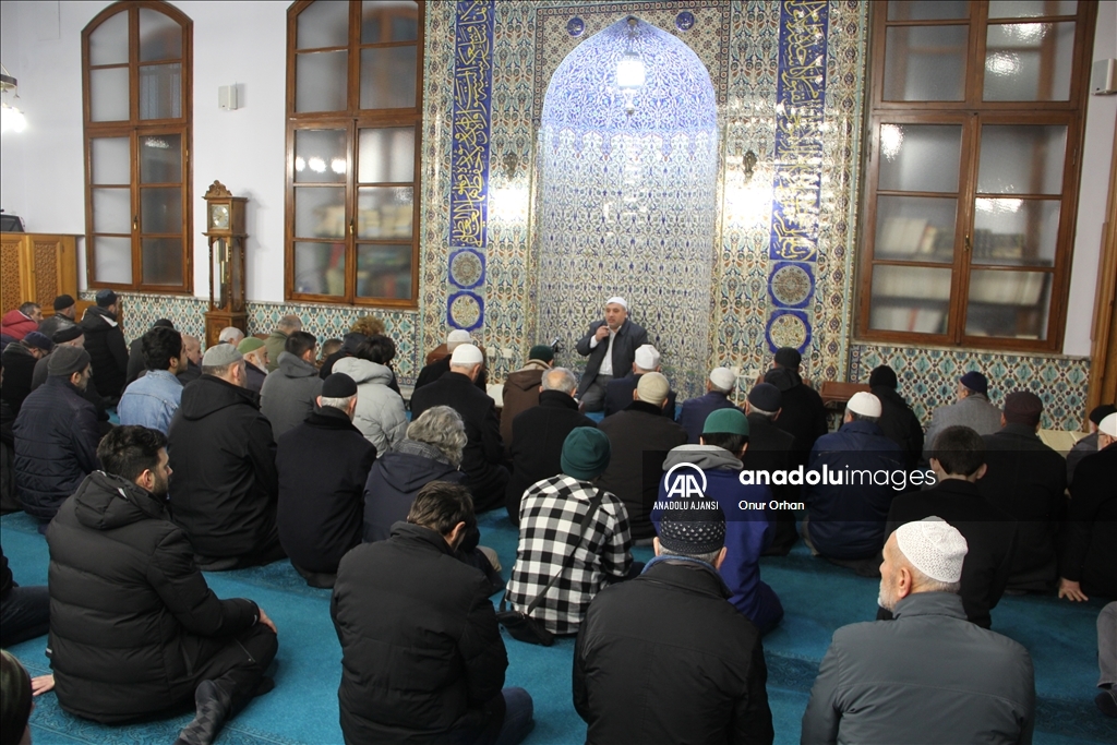 Sakarya'da tarihi Orhan Camisi'nde şehitler için dua edildi