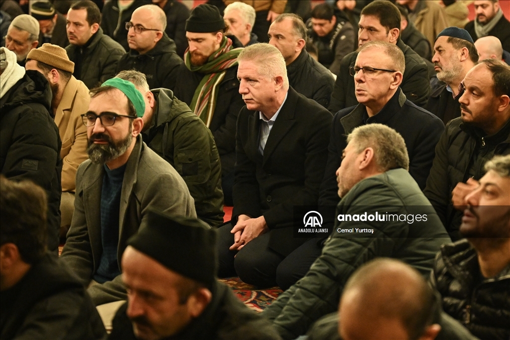 İstanbul’daki camilerde şehit Mehmetçikler için dua edildi
