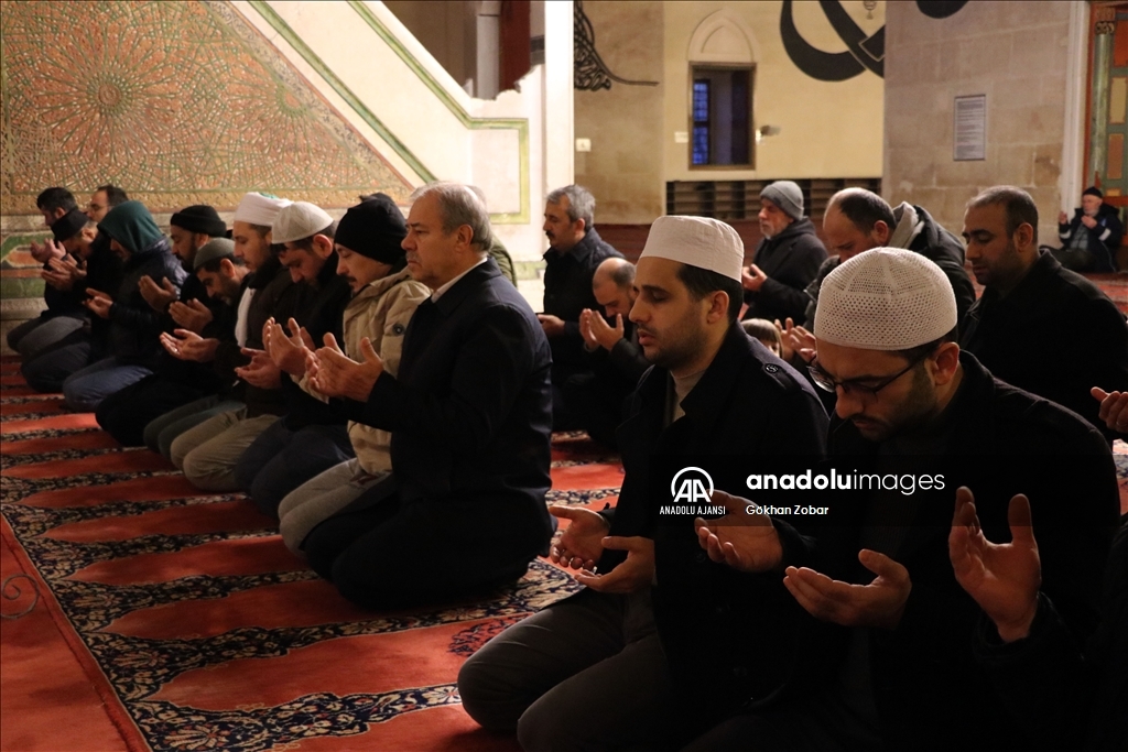 Trakya'daki camilerde şehitler için dua edildi