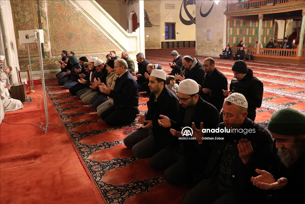 Trakya'daki camilerde şehitler için dua edildi