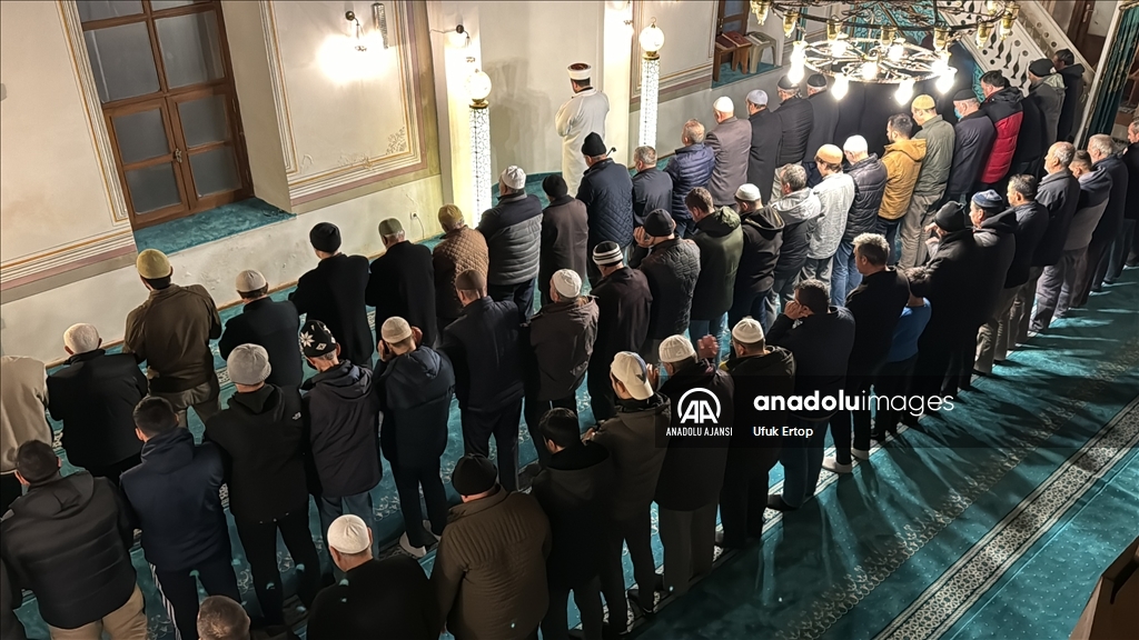 Trakya'daki camilerde şehitler için dua edildi