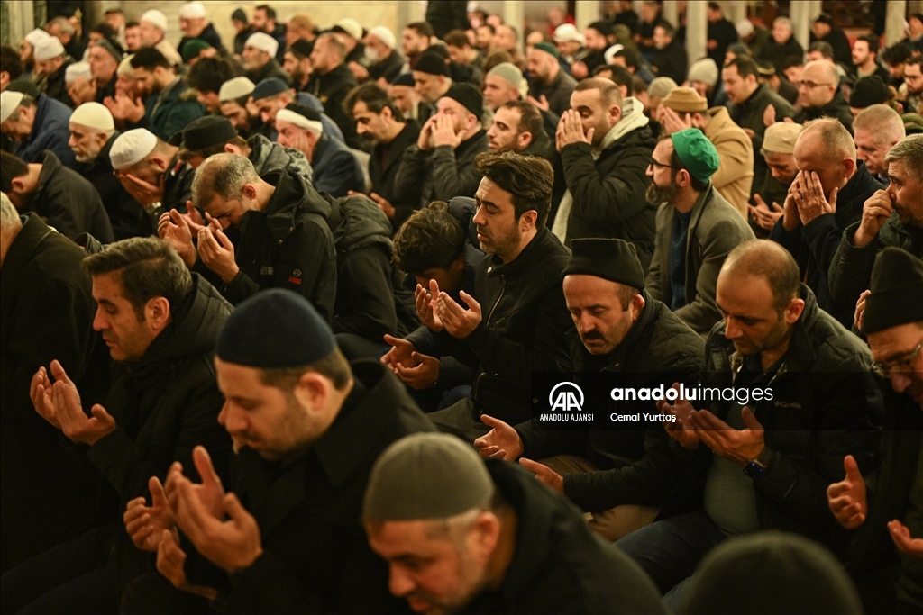 İstanbul’daki camilerde şehit Mehmetçikler için dua edildi
