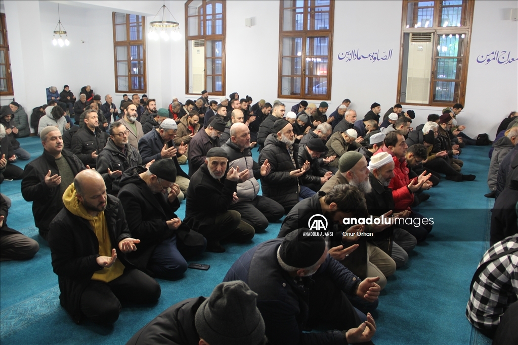 Sakarya'da tarihi Orhan Camisi'nde şehitler için dua edildi
