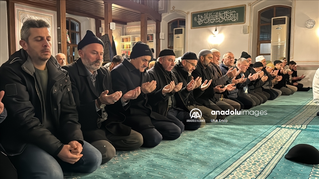 Trakya'daki camilerde şehitler için dua edildi
