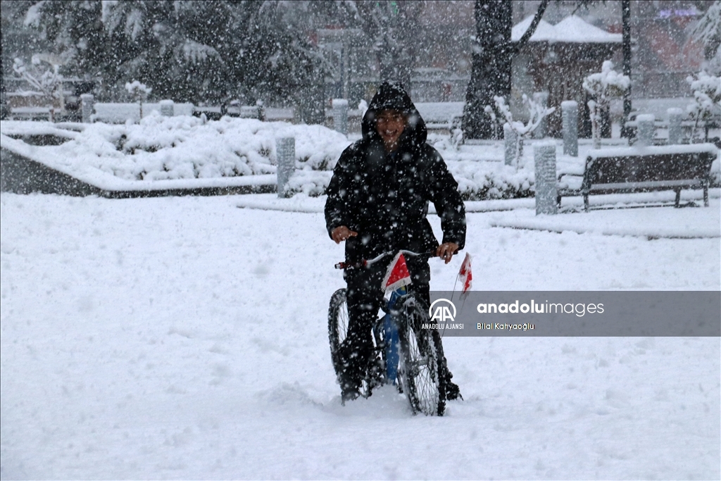 Kastamonu Kent Merkezinde Kar Etkili Oldu - Anadolu Ajansı