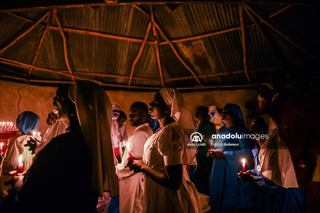 Kenya'da Legio Maria Kilise üyelerinin Noel töreni