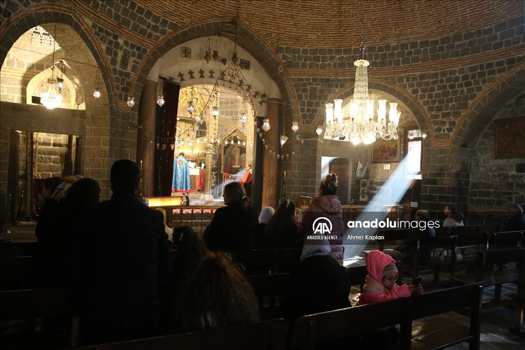 تركيا.. كنيسة مريم العذراء التاريخية في ديار بكر تشهد قداس عيد الميلاد