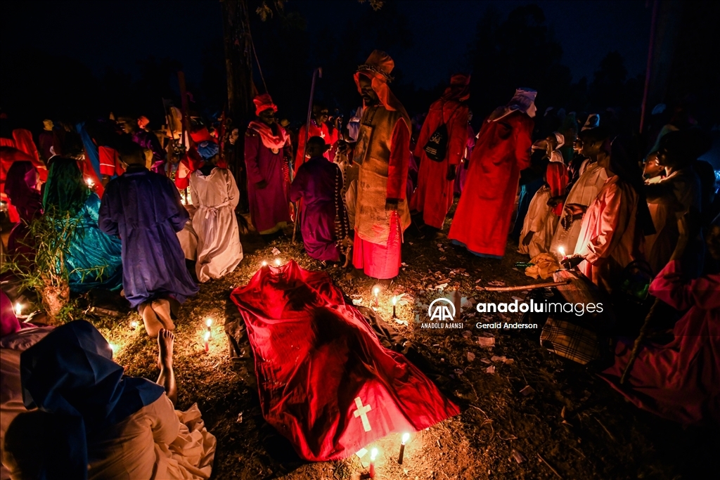Kenya'da Legio Maria Kilise üyelerinin Noel töreni