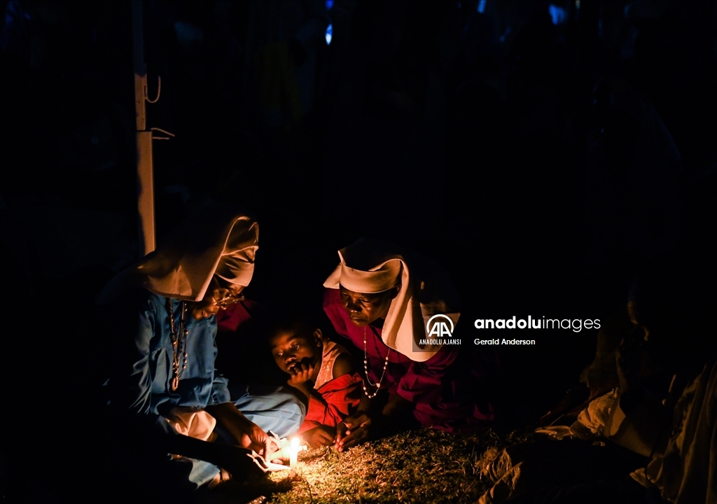 Kenya'da Legio Maria Kilise üyelerinin Noel töreni