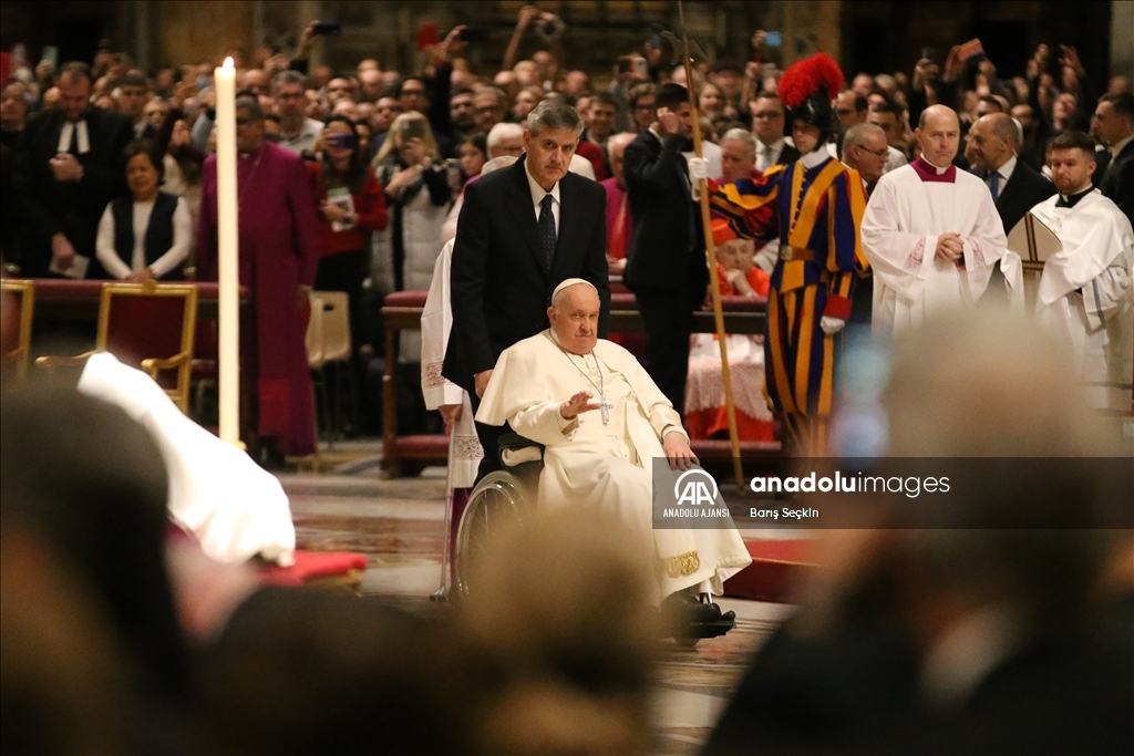 Vatikan'da Noel ayini düzenlendi