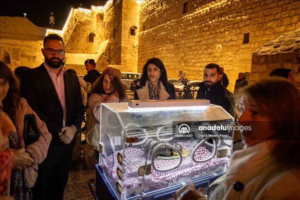 Palestinian artist Rana Bishara shows her solidarity with the Gazan children in Bethlehem