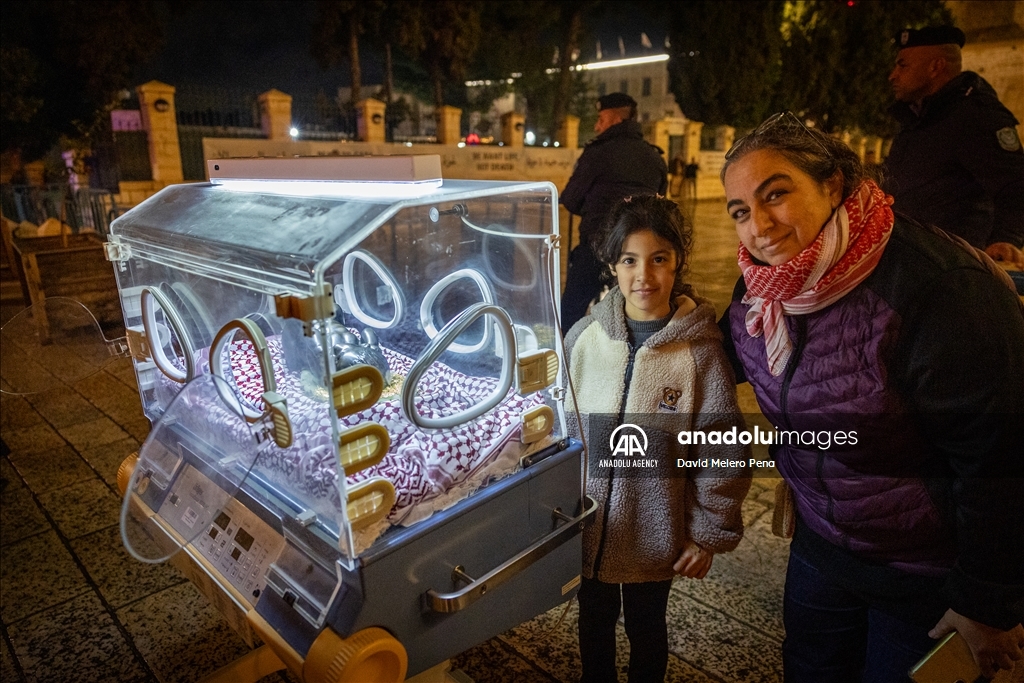 Palestinian artist Rana Bishara shows her solidarity with the Gazan children in Bethlehem