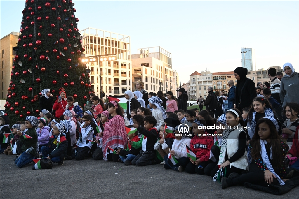 Beyrut'ta Gazzeli çocuklar için "Noel buluşması" gösterisi yapıldı