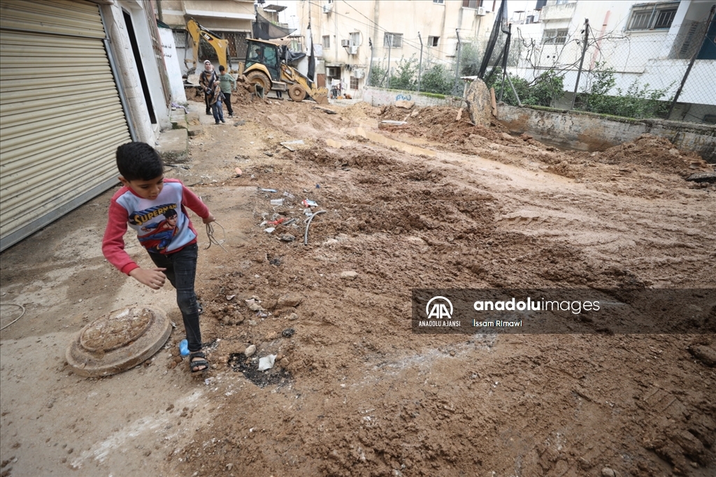 İsrail ordusu Batı Şeria'da Tulkerim kenti ile Nur Şems Mülteci Kampı'na saldırı düzenledi