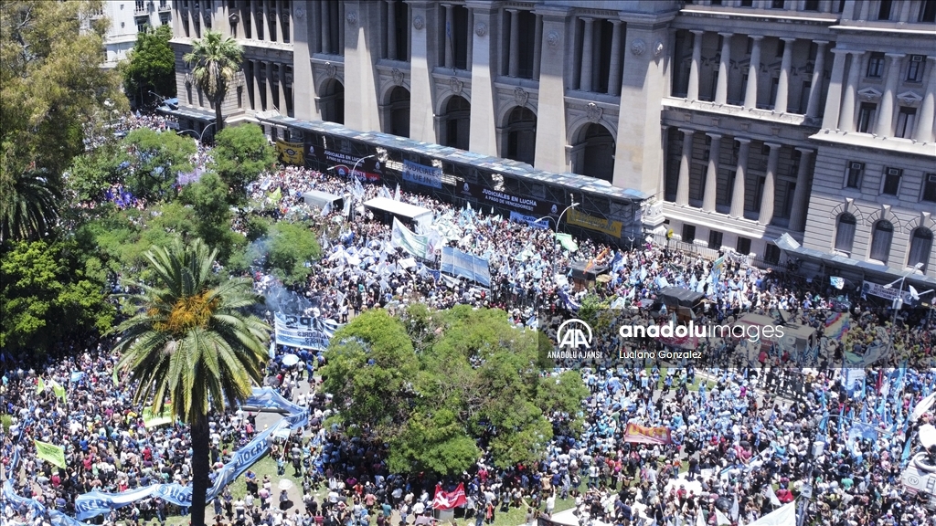 Arjantin'de yeni seçilen Javier Milei hükümetine karşı protestolar sürüyor