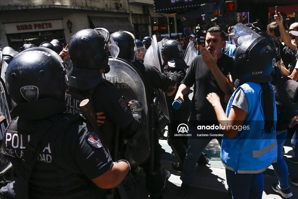Arjantin'de yeni seçilen Javier Milei hükümetine karşı protestolar sürüyor