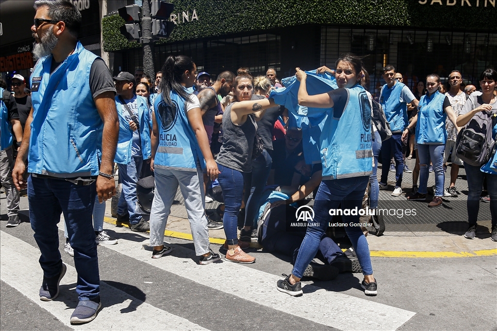 Arjantin'de yeni seçilen Javier Milei hükümetine karşı protestolar sürüyor