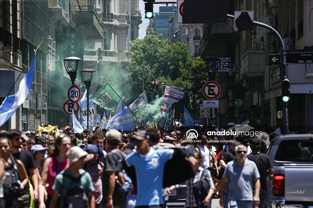 Arjantin'de yeni seçilen Javier Milei hükümetine karşı protestolar sürüyor