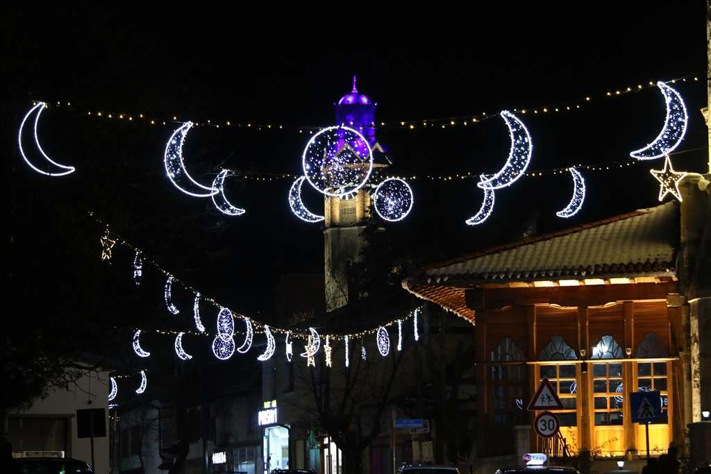 Prishtina për herë të parë e stolisur për nder të Muajit të Ramazanit