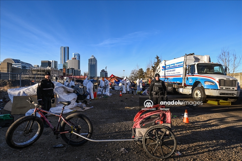 Kanada'nın Edmonton kentinde evsiz kampları kaldırılıyor