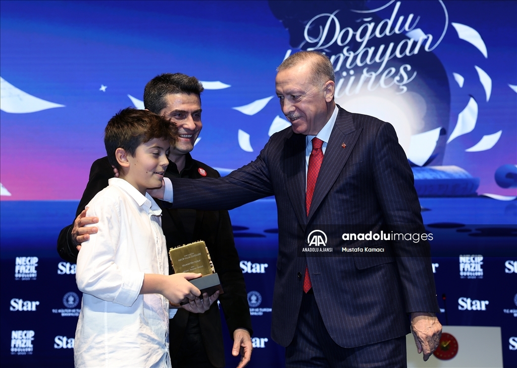 Cumhurbaşkanı Erdoğan, Necip Fazıl Ödülleri programına katıldı