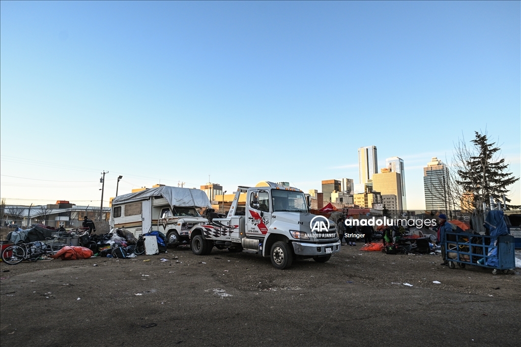 Kanada'nın Edmonton kentinde evsiz kampları kaldırılıyor