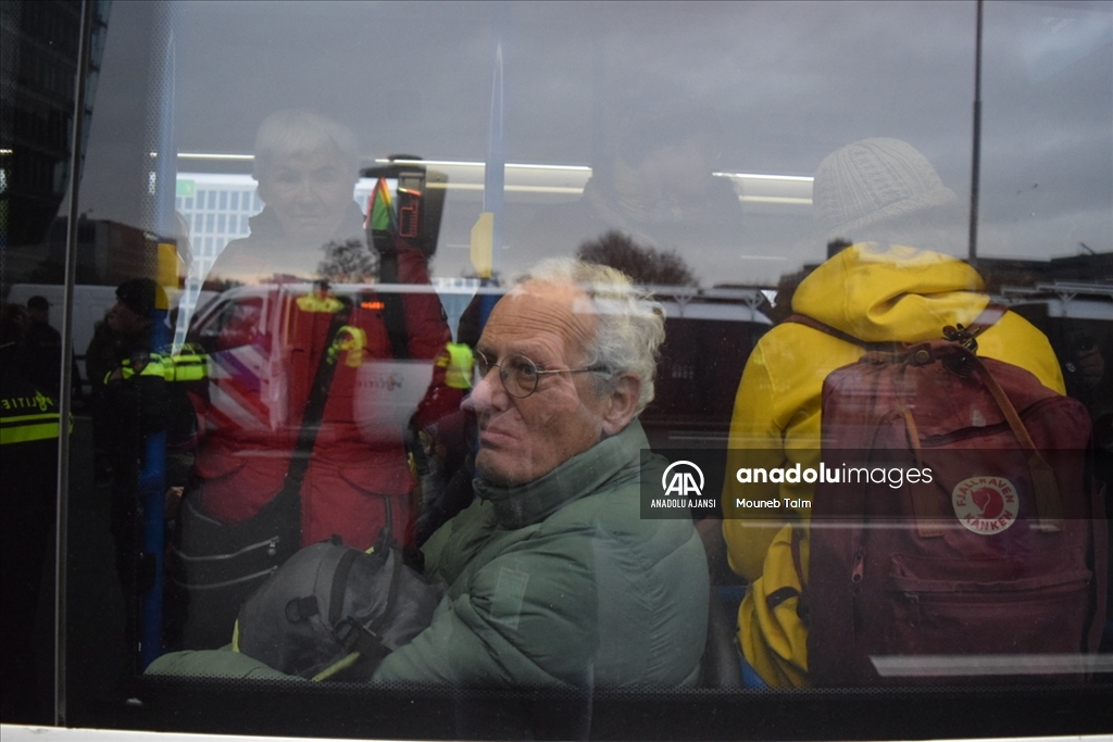 Hollanda'da iklim aktivistleri A10 otoyolunu kapattı