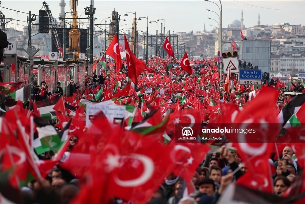 Thousands march in Istanbul for the event in support of Palestinians