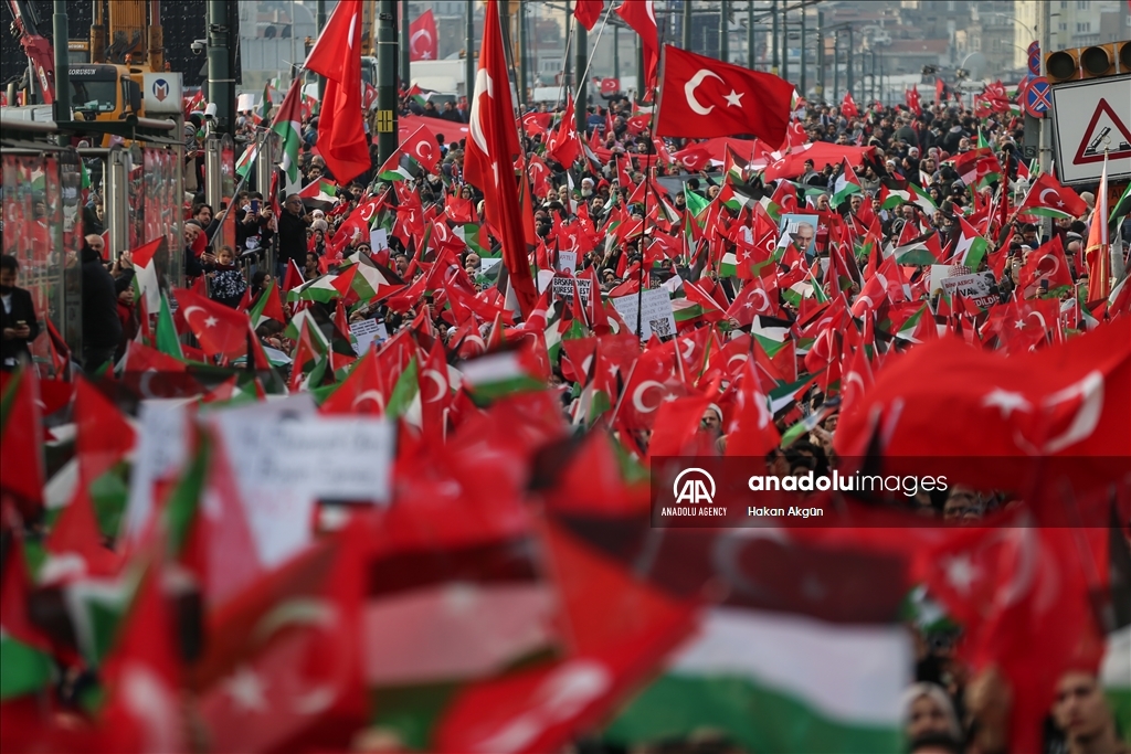 Thousands march in Istanbul for the event in support of Palestinians