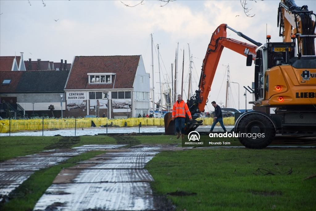 Hollanda'da Henk fırtınası sebebiyle Noord-Holland kentinde sel meydana geldi