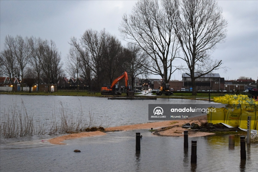 Hollanda'da Henk fırtınası sebebiyle Noord-Holland kentinde sel meydana geldi