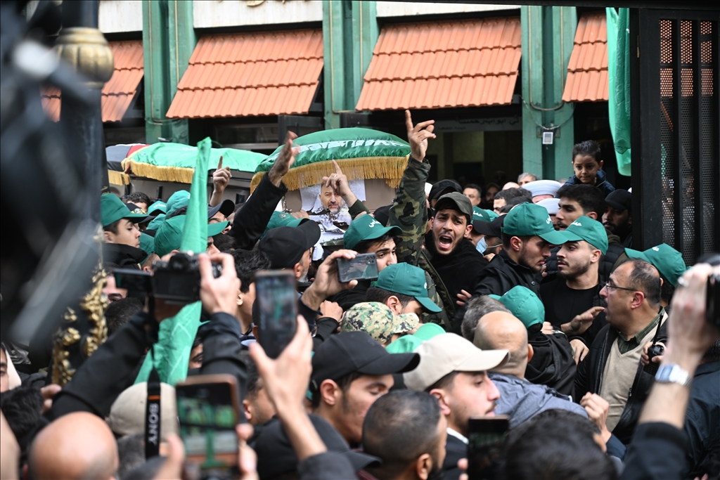 Hamas yöneticisi Aruri, Beyrut'ta binlerce kişi tarafından son yolculuğuna uğurlandı