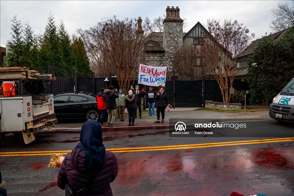 ABD Dışişleri Bakanı Blinken’e kırmızı boyalı protesto