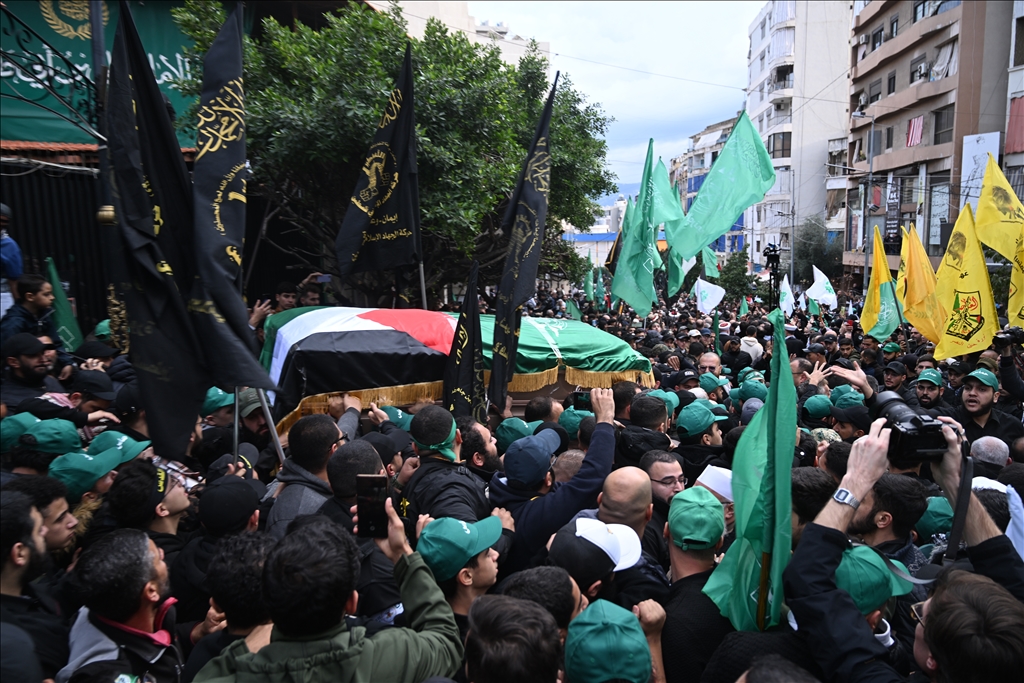 Hamas yöneticisi Aruri, Beyrut'ta binlerce kişi tarafından son yolculuğuna uğurlandı