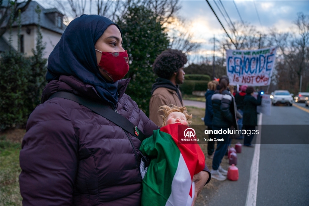 ABD Dışişleri Bakanı Blinken’e kırmızı boyalı protesto