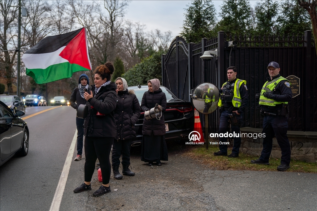 ABD Dışişleri Bakanı Blinken’e kırmızı boyalı protesto