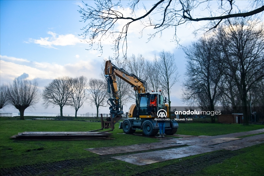 Hollanda'da Henk fırtınası sebebiyle Noord-Holland kentinde sel meydana geldi