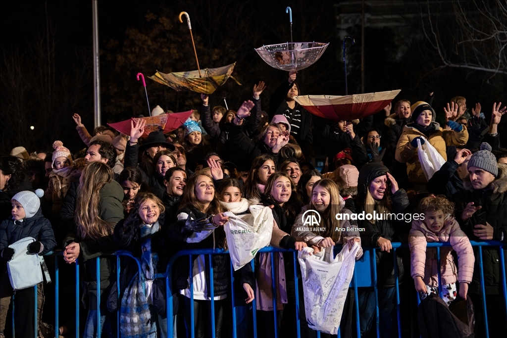В Мадриде прошел традиционный детский праздник - «Кавалькада Трех Королей»