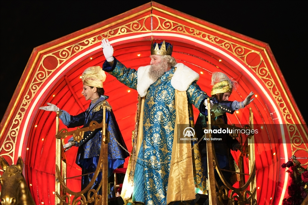 В Мадриде прошел традиционный детский праздник - «Кавалькада Трех Королей»