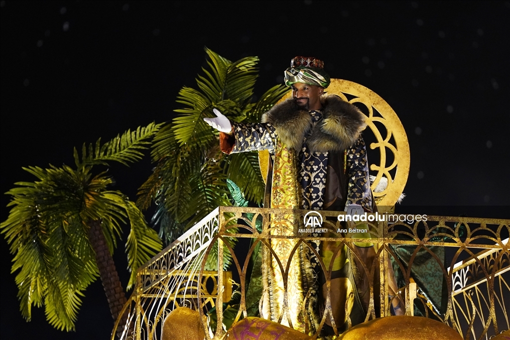 В Мадриде прошел традиционный детский праздник - «Кавалькада Трех Королей»