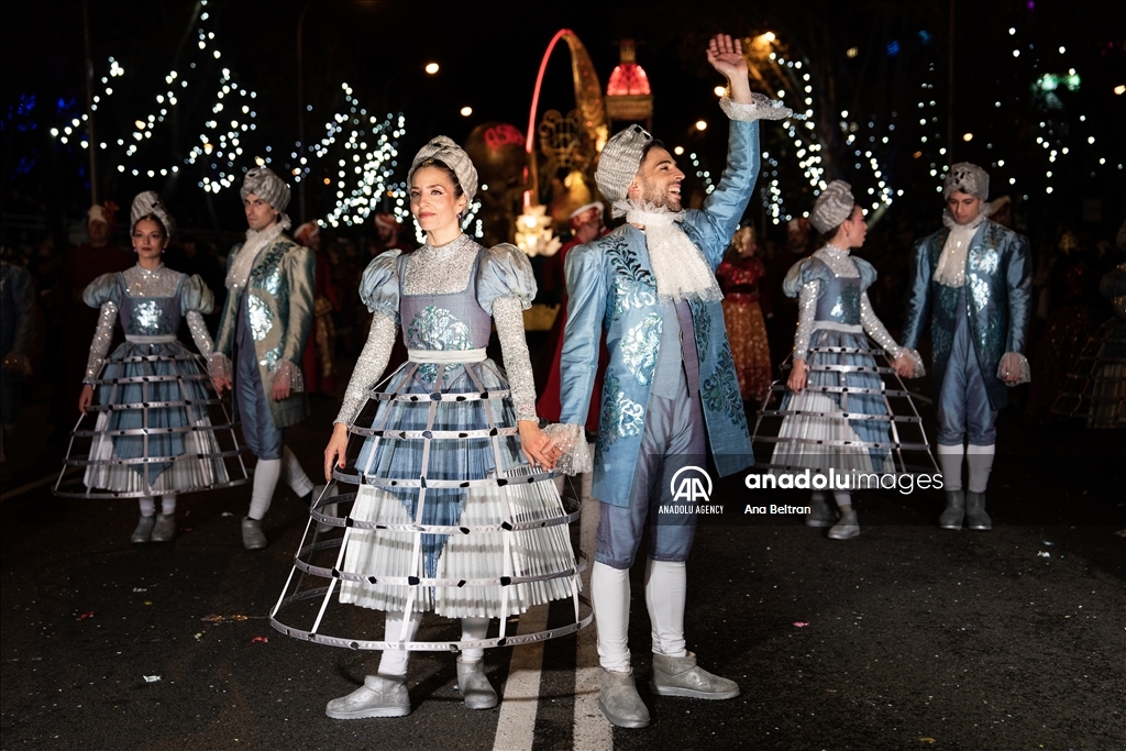 В Мадриде прошел традиционный детский праздник - «Кавалькада Трех Королей»