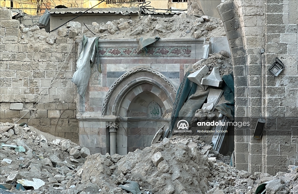 İsrail, Gazze'deki 14 asırlık Büyük Ömeri Camii'ni yıktı