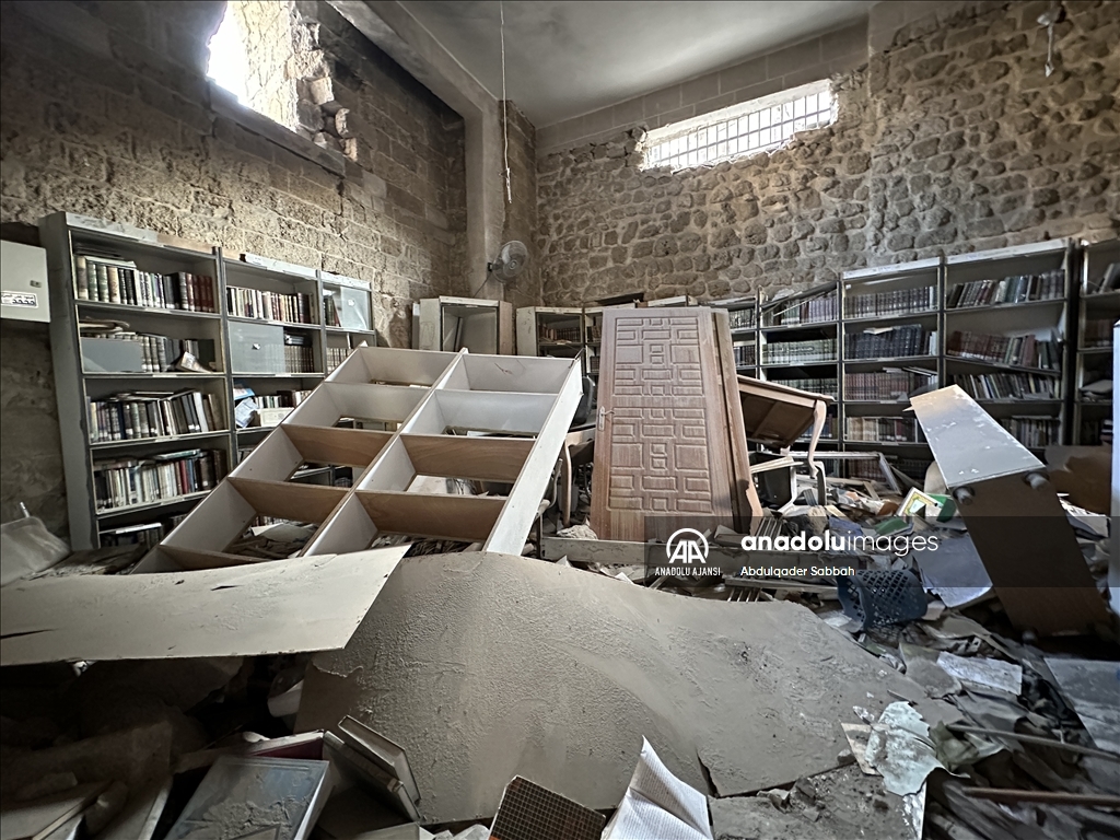 İsrail, Gazze'deki 14 asırlık Büyük Ömeri Camii'ni yıktı